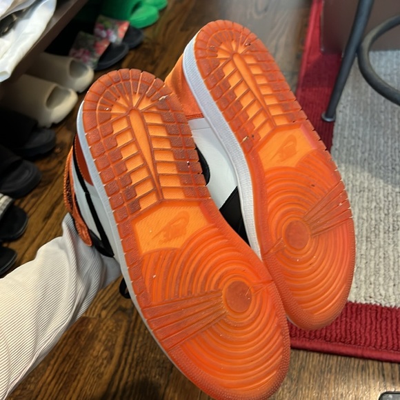 Jordan 1 Retro High OG - Picture 4 of 6